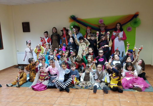 Corenta nenos e nenas participaron na Festa de Entroido do Concello de Frades